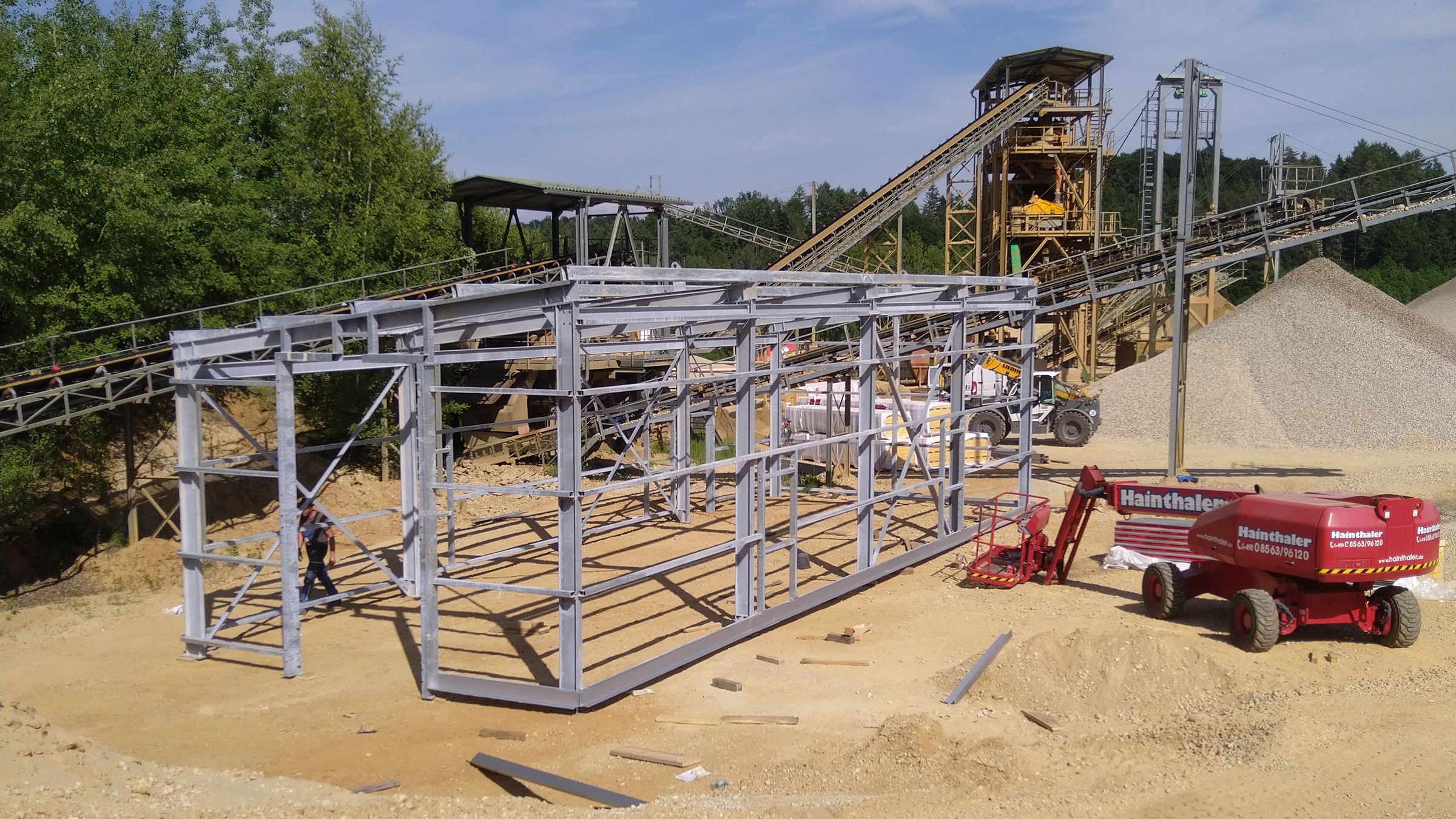 Zöls, Fürstenzell: Stahlbau der Anlage im Rohbau