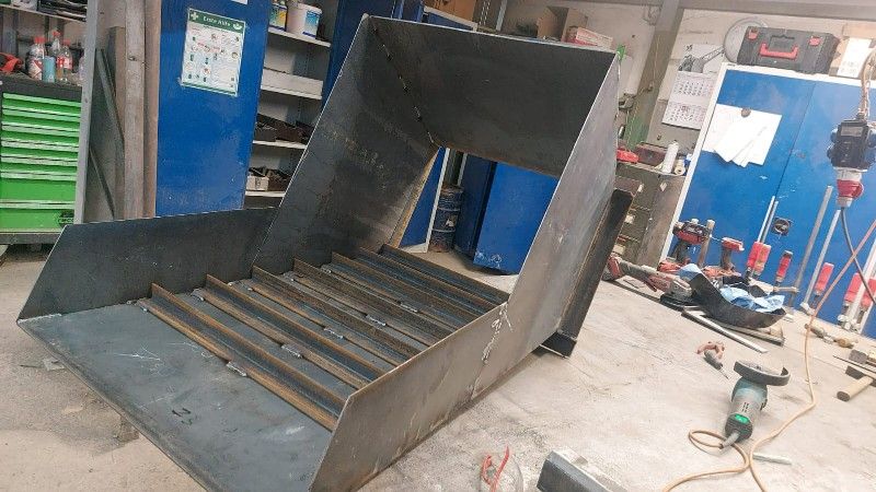 Fackler, Grasbrunn: Neu gefertigtes Stahlbauteil in der Werkstatt