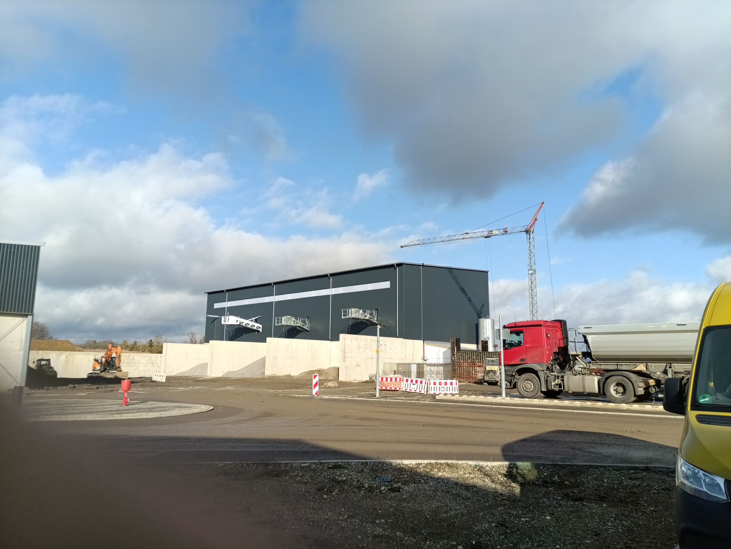 Beller, Riedlingen: Baustelle vor der neuen Halle